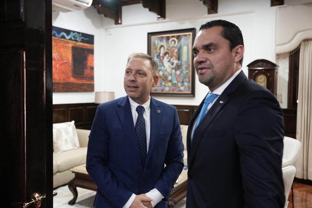 Misión de Combate Antisemitismo realiza visita oficial al presidente Tomás Zambrano